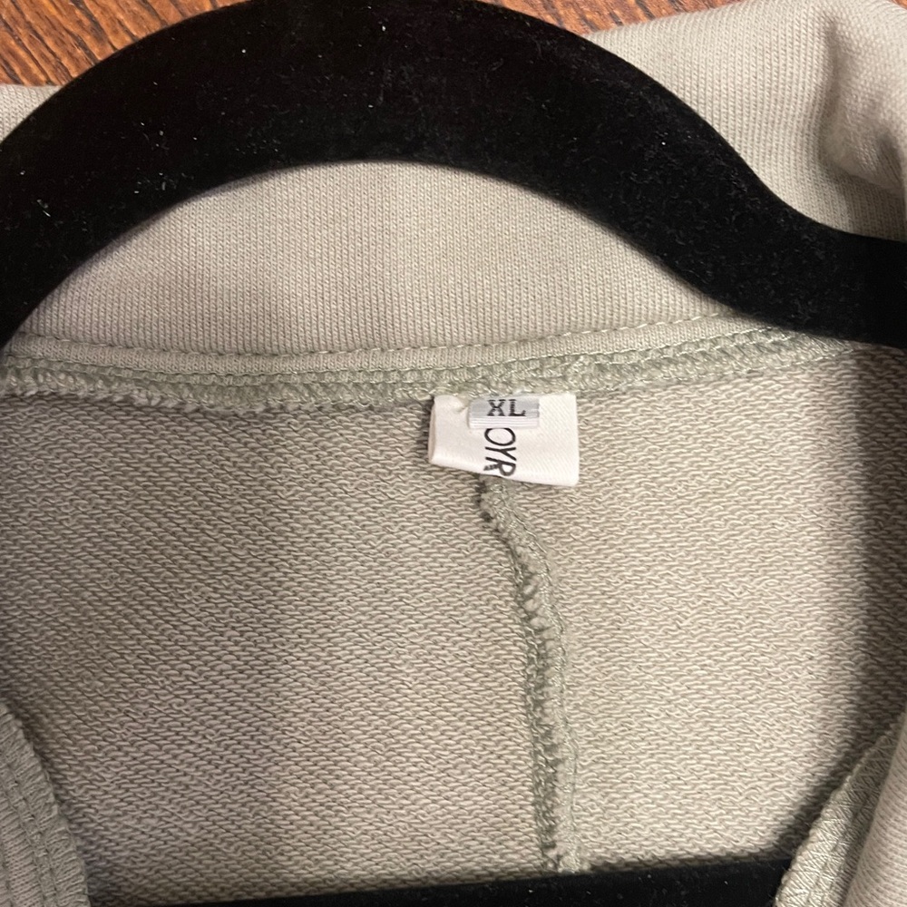 Green Maxi Dress with Zipper Detail - Picture 2 of 3